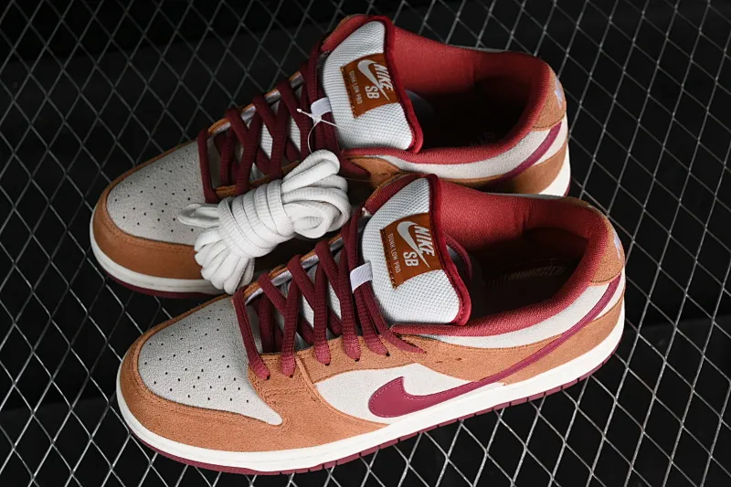 All Categories Nk SB Dunk Series Nk SB Dunk Low Low-top sneakers Foreign trade version Nk SB Dunk Low Pro Brown and red color SB low-top casual sneakers BQ6817-202